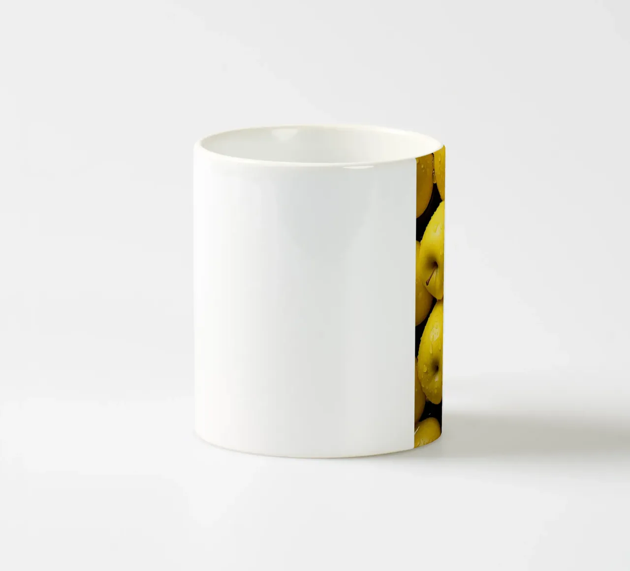 mele gialle tazza in ceramica da Luke Yaeger