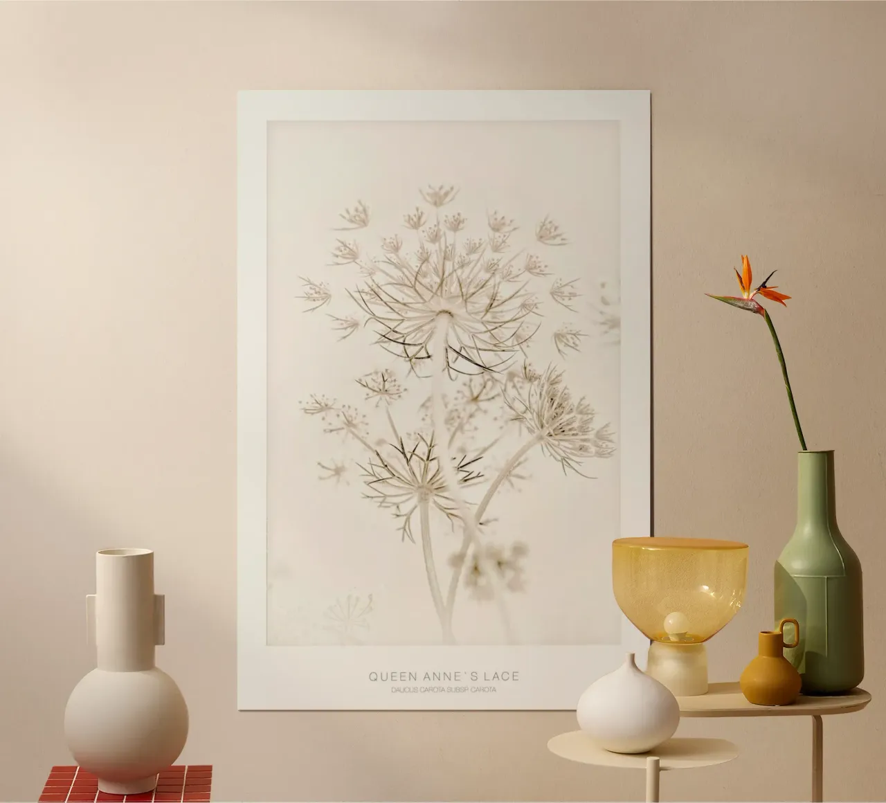 Queen Annes Lace 1 - Wilde Möhre Blütentraum poster con telaio in legno da Monika Strigel