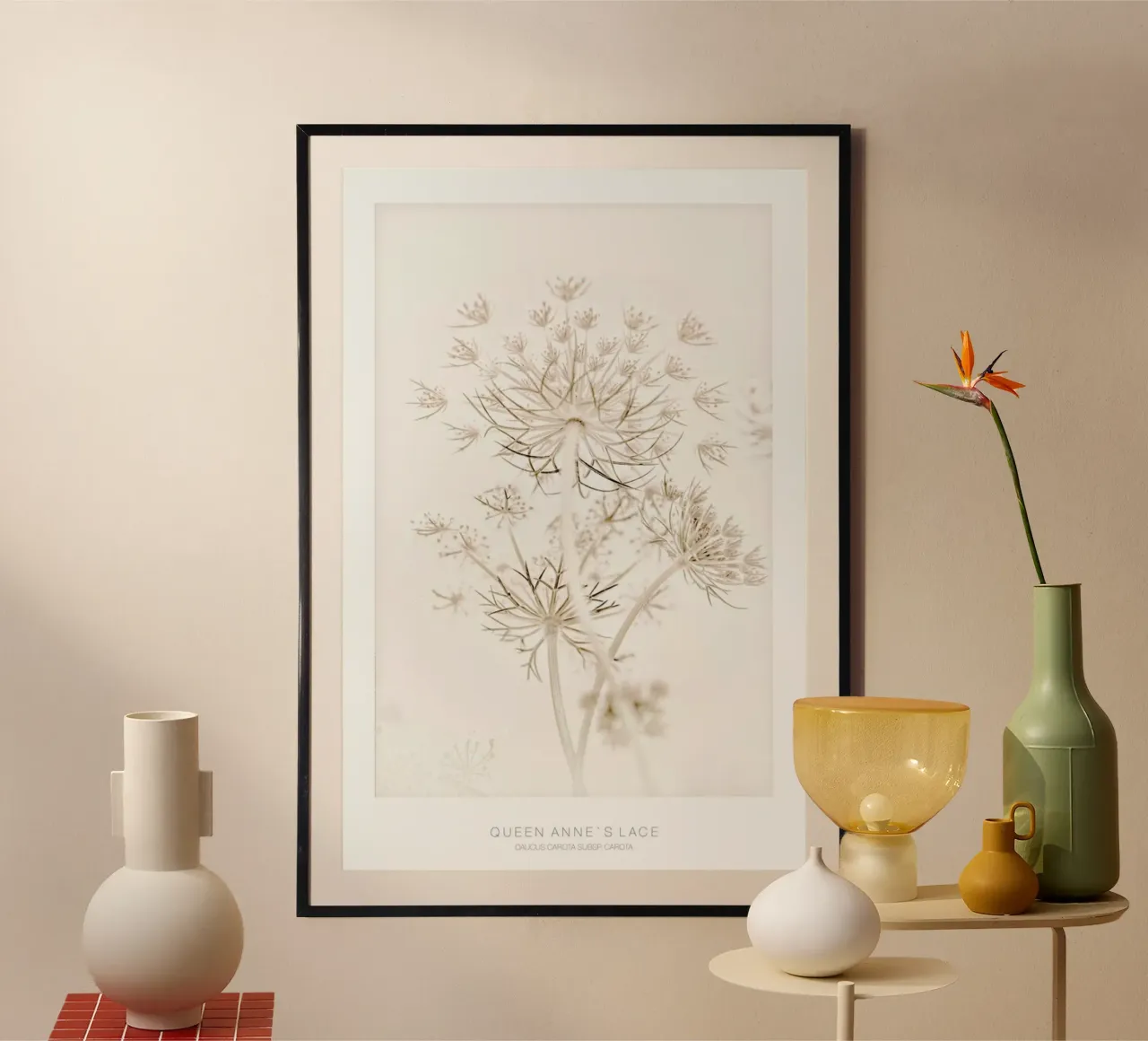Queen Annes Lace 1 - Wilde Möhre Blütentraum poster con telaio in legno da Monika Strigel