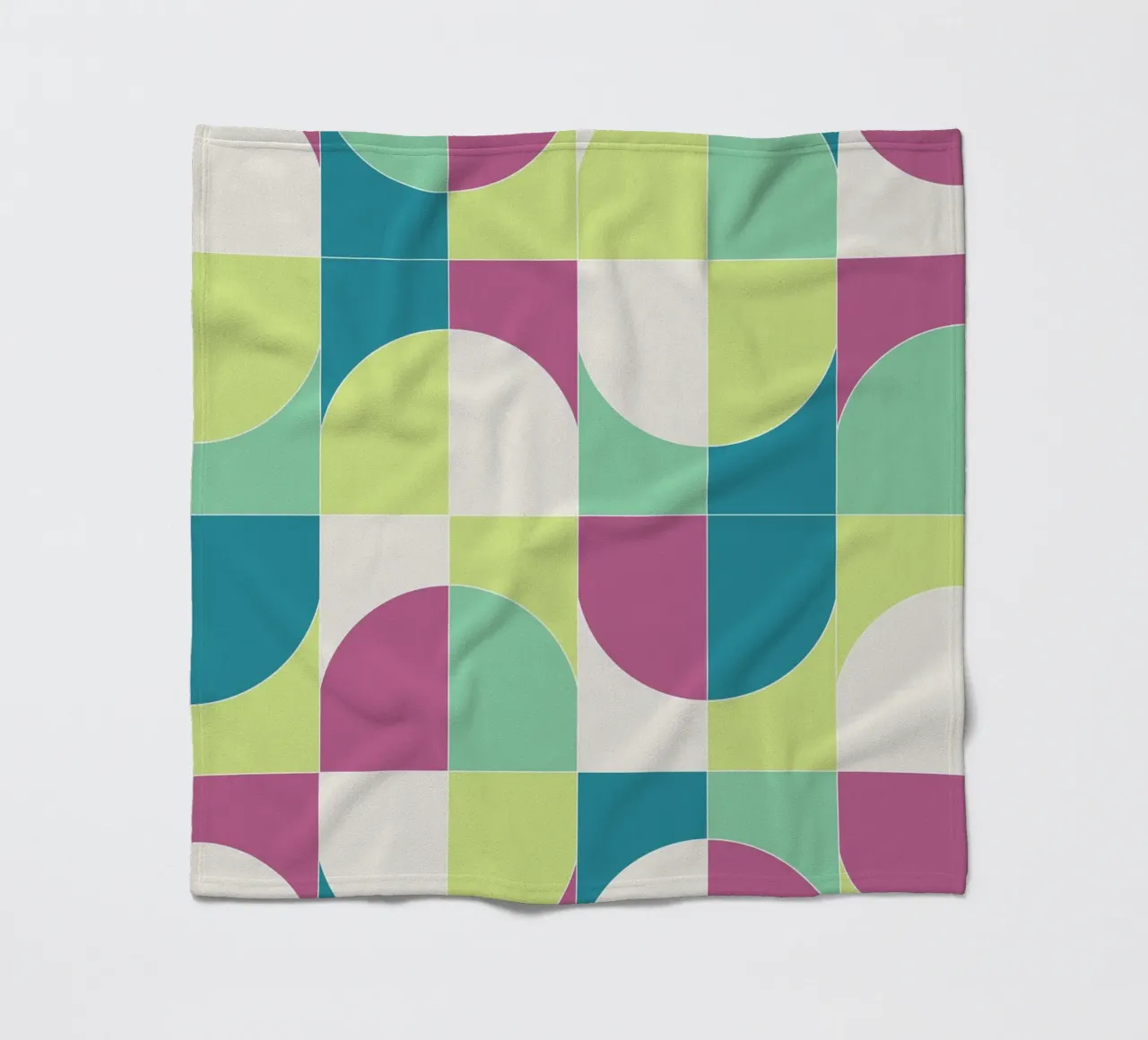 Bold Geo Tiles 04 coperta in pile da designdn