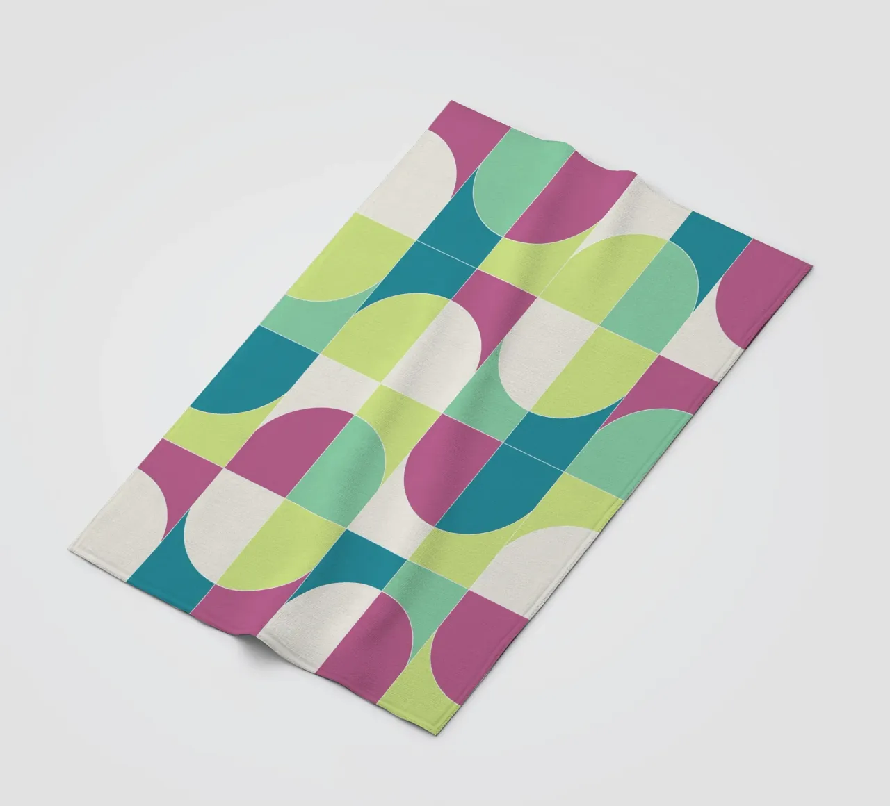 Bold Geo Tiles 04 coperta in pile da designdn