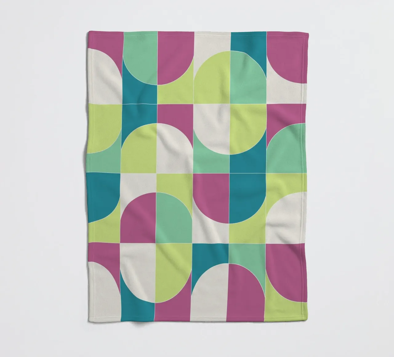 Bold Geo Tiles 04 coperta in pile da designdn
