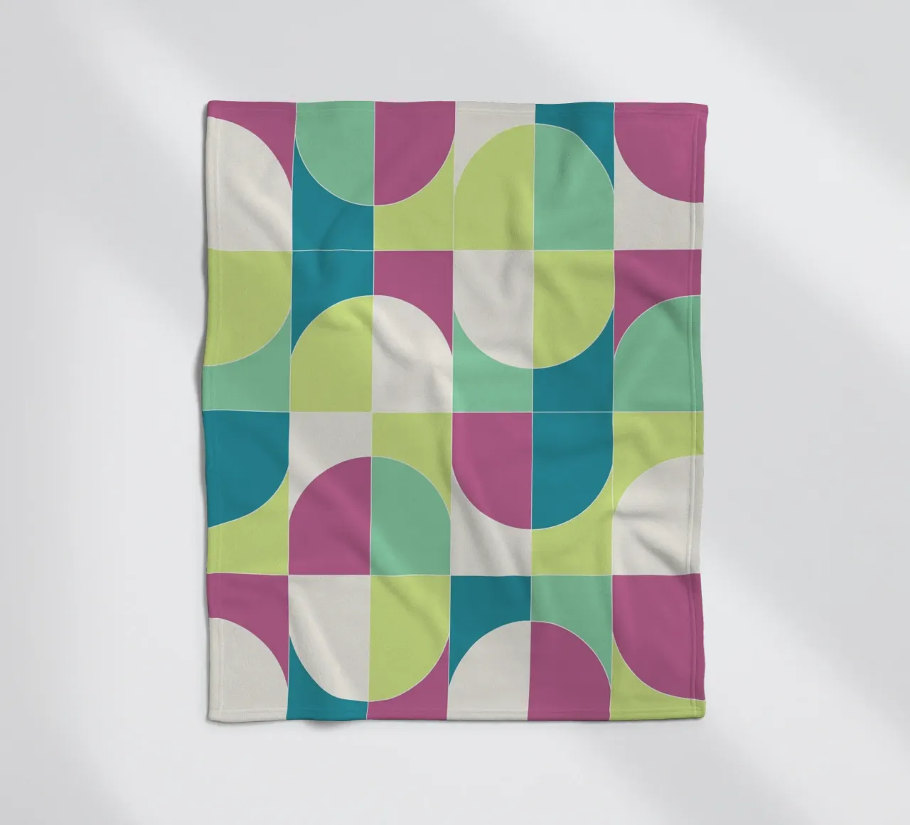 Bold Geo Tiles 04 coperta in pile da designdn