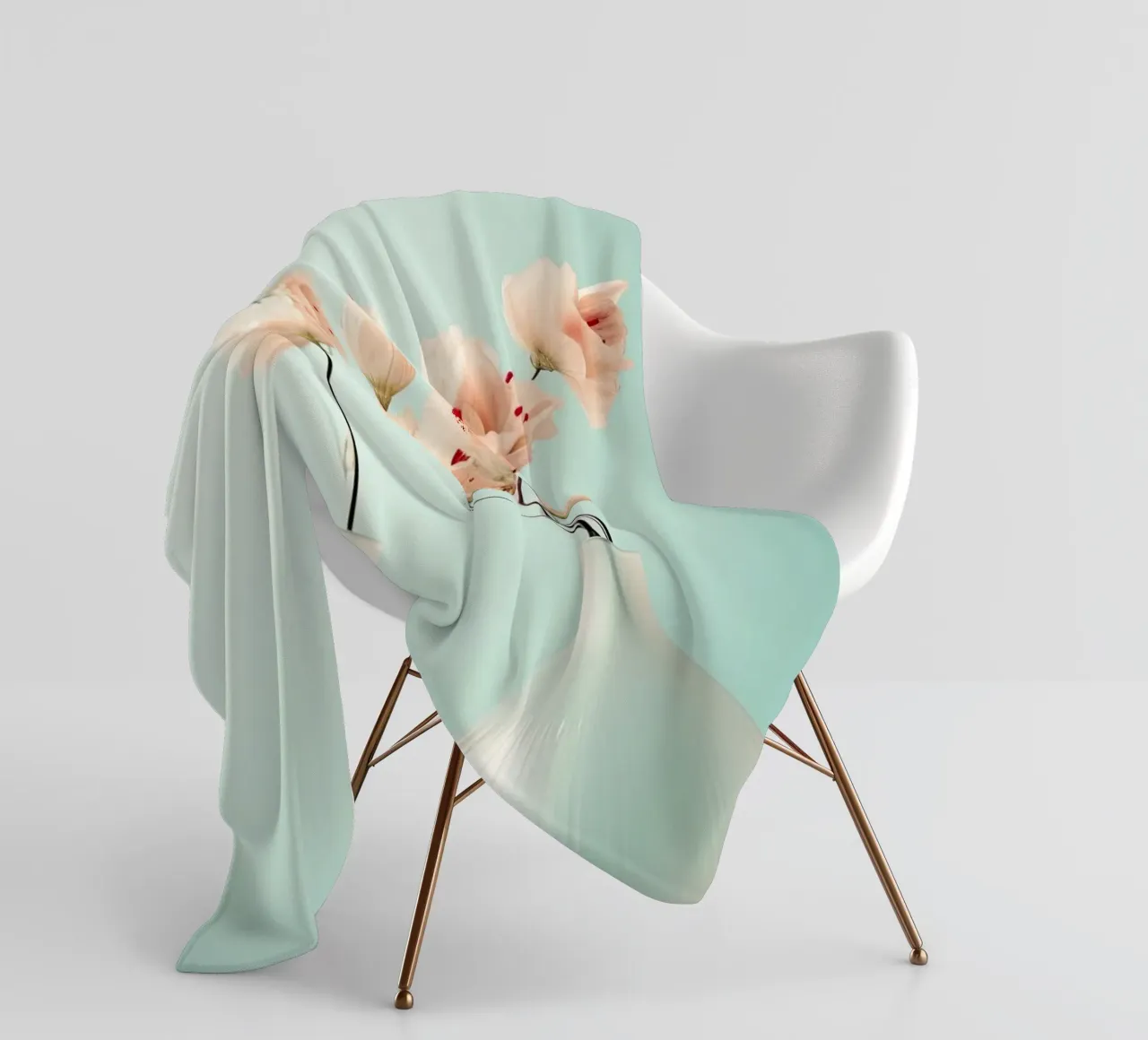 Una natura morta con sfondo blu coperta in pile da Imagine