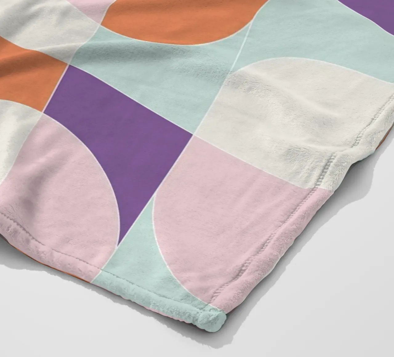 Bold Geo Tiles 06 coperta in pile da designdn