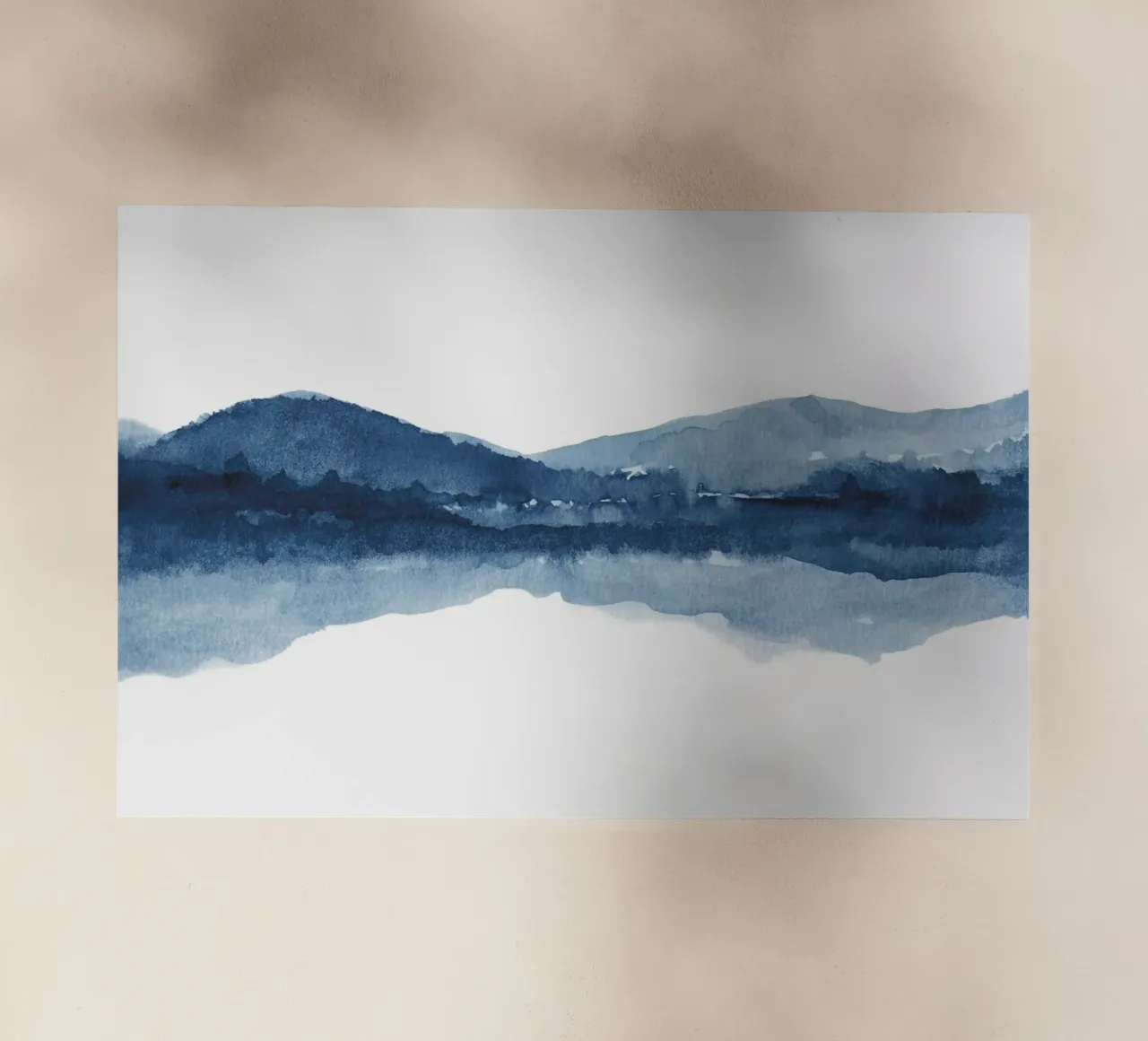 Paesaggio astratto blu scuro ad acquerello pellicola backlit da NouveauPrints