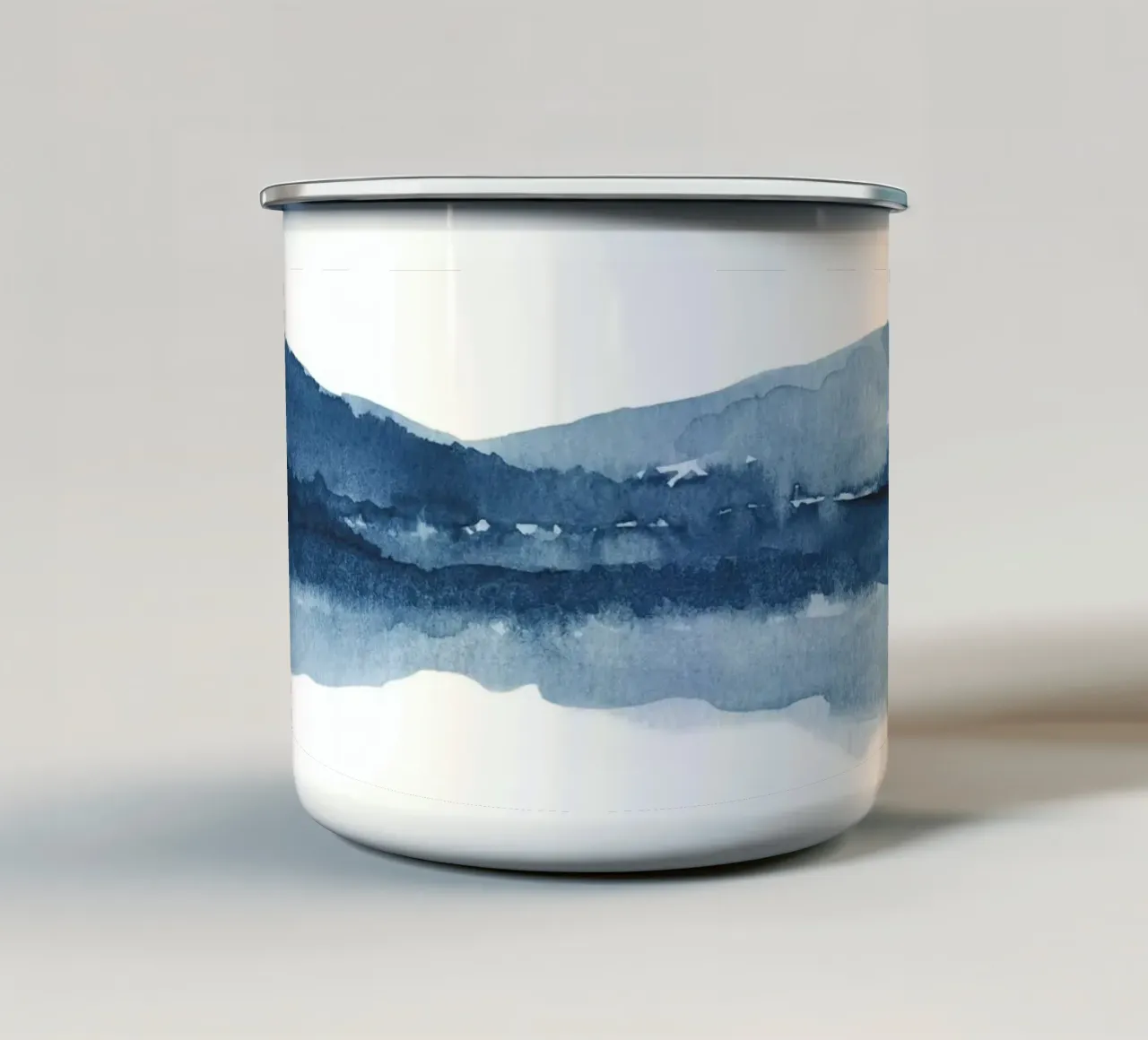 Paesaggio astratto blu scuro ad acquerello tazza in smalto da NouveauPrints