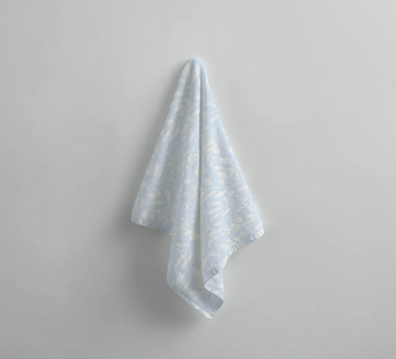 Estampado Botánico Ramas Azul Claro toalla de baño de SilverPegasus