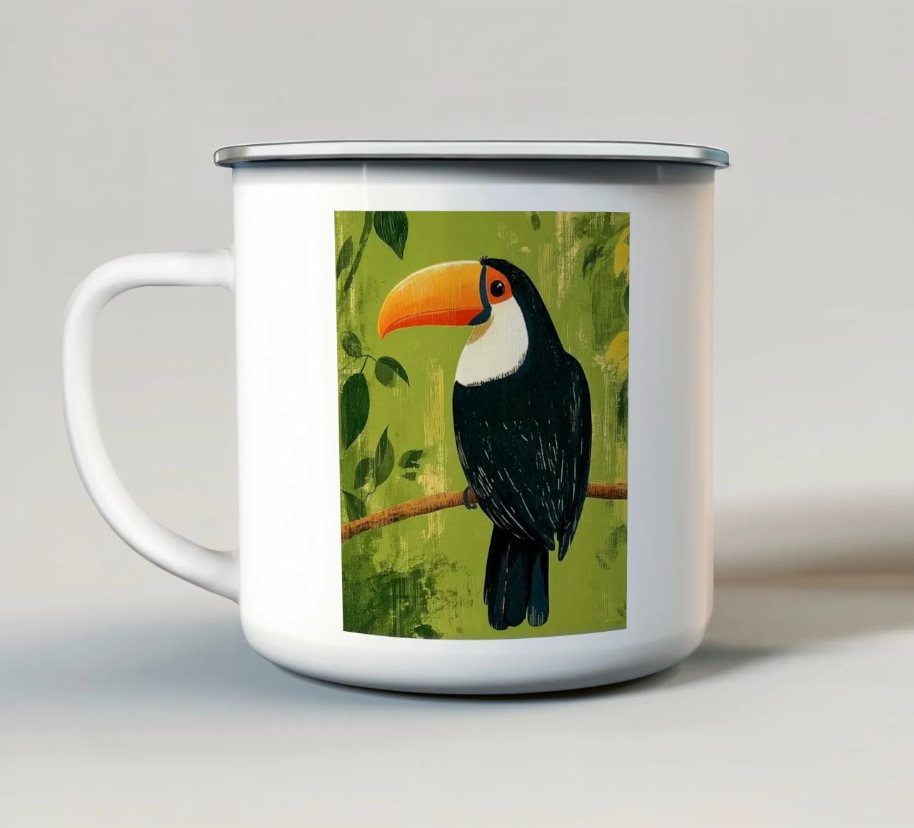 Tucano nel verde tazza in smalto da Curious Canvas