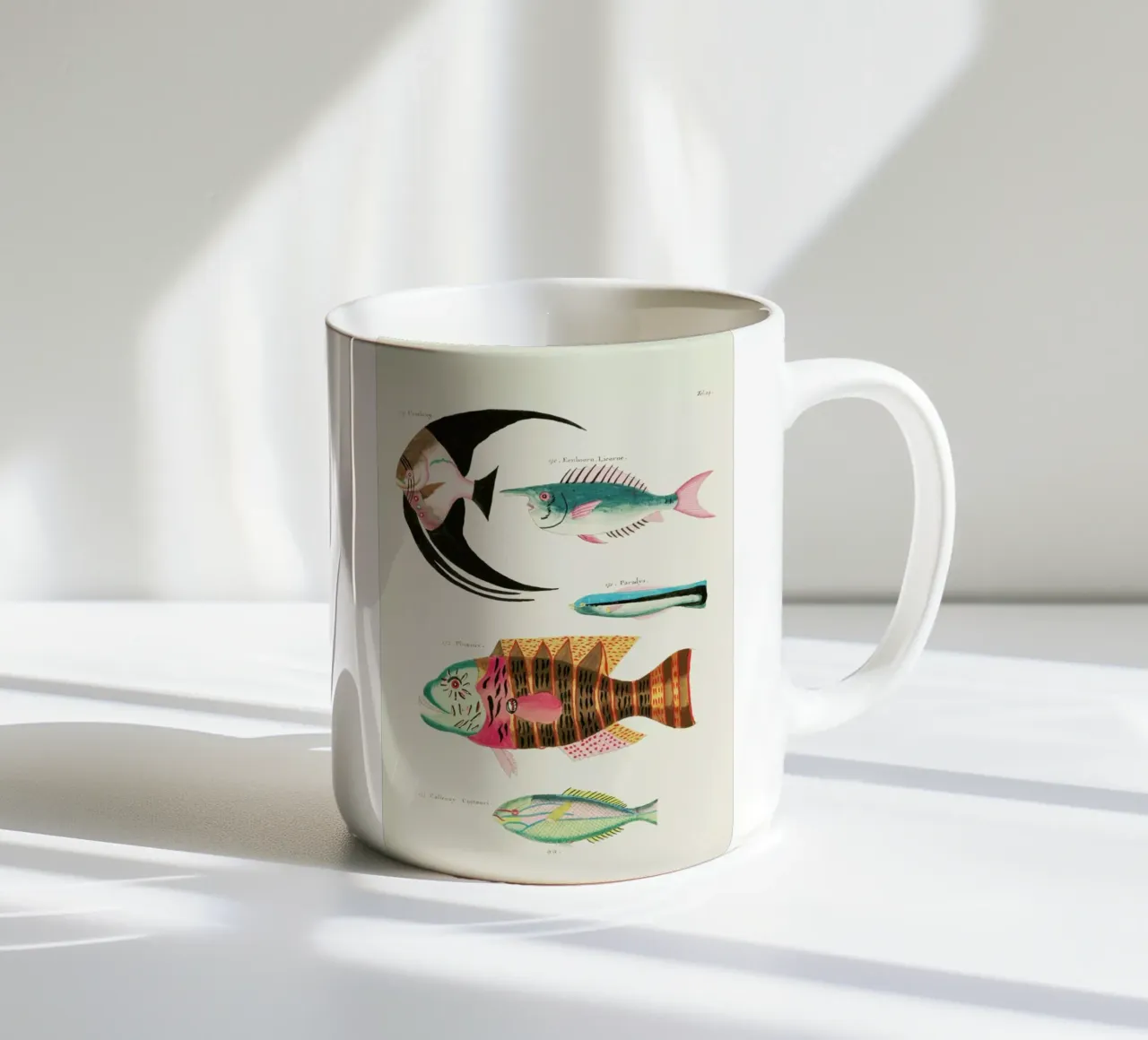 Renard - Colourful and Surreal Illustrations of Fish tazza in ceramica da Vintage by JUNIQE
