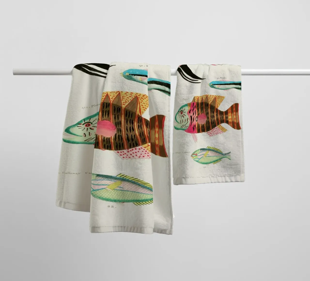 Renard - Colourful and Surreal Illustrations of Fish asciugamano da bagno da Vintage by JUNIQE