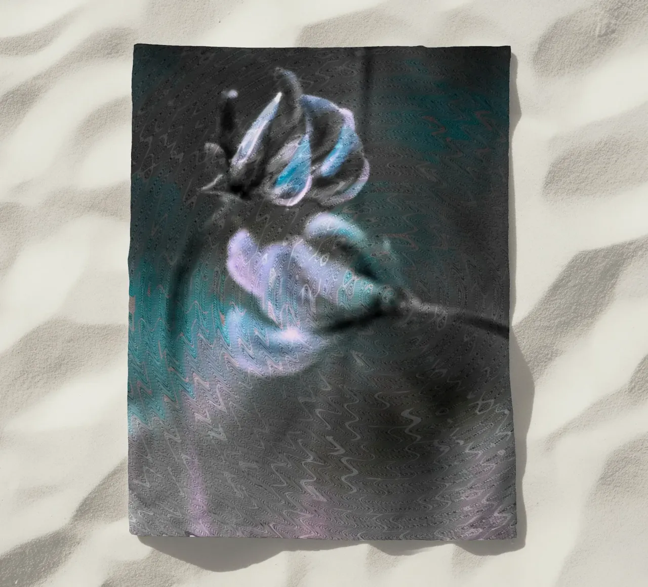 Due fiori davanti a uno sfondo artistico telo mare da Something for you