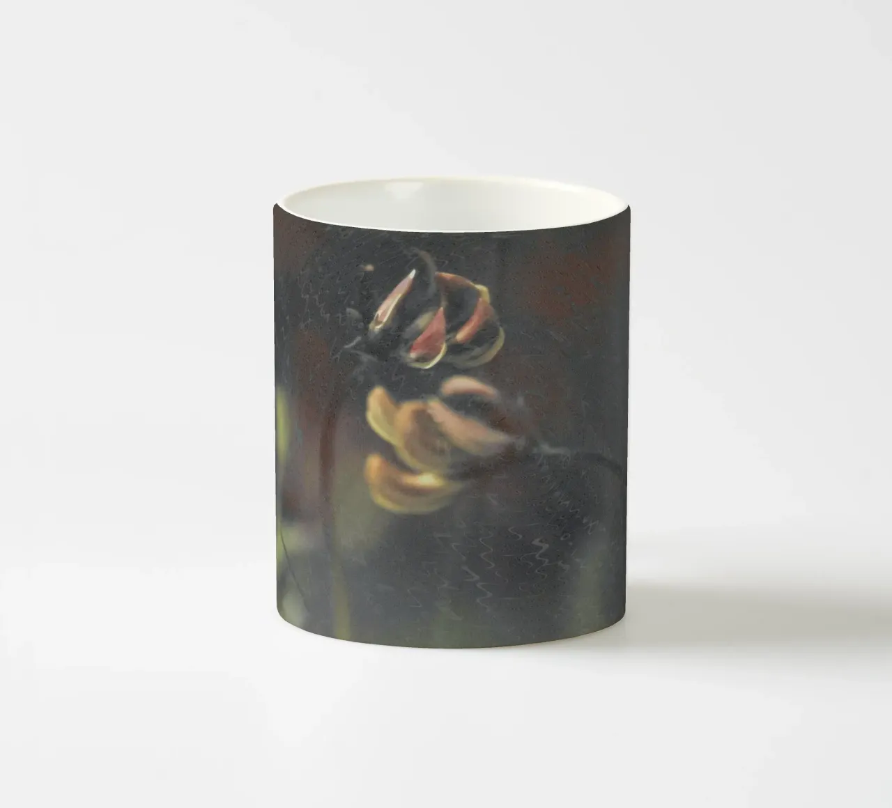 Due fiori davanti a uno sfondo artistico tazza in ceramica da Something for you