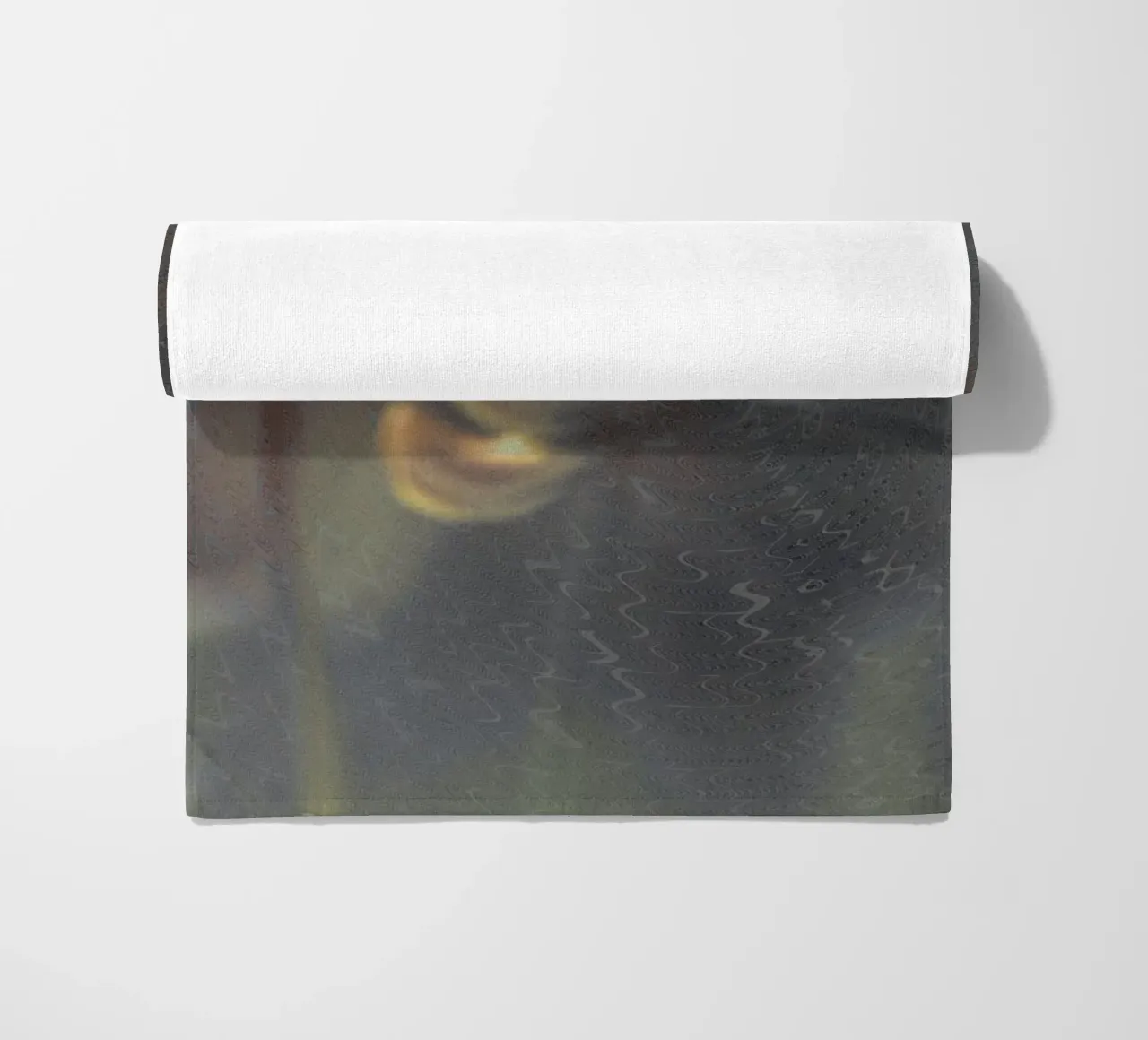 Due fiori davanti a uno sfondo artistico telo mare da Something for you