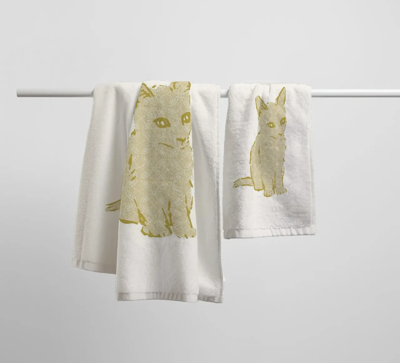 Custom baby name with cue kitten in yellow pastel tones towel by Art by Susana Miranda ilustración