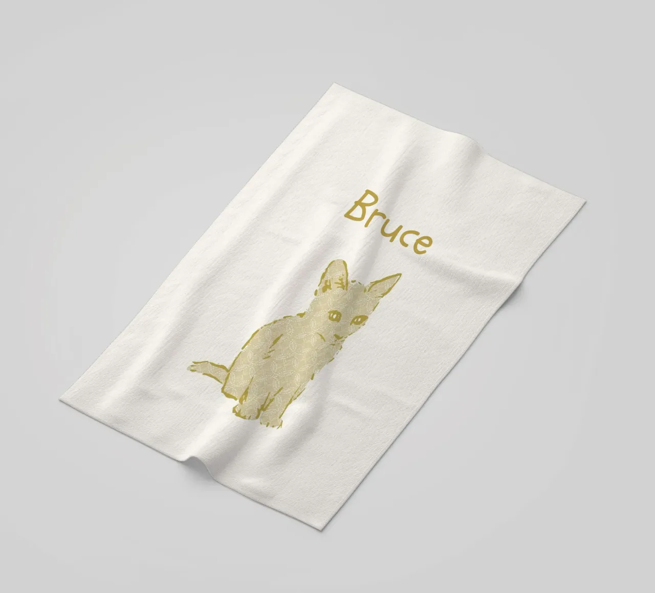 Custom baby name with cue kitten in yellow pastel tones beach towel by Art by Susana Miranda ilustración