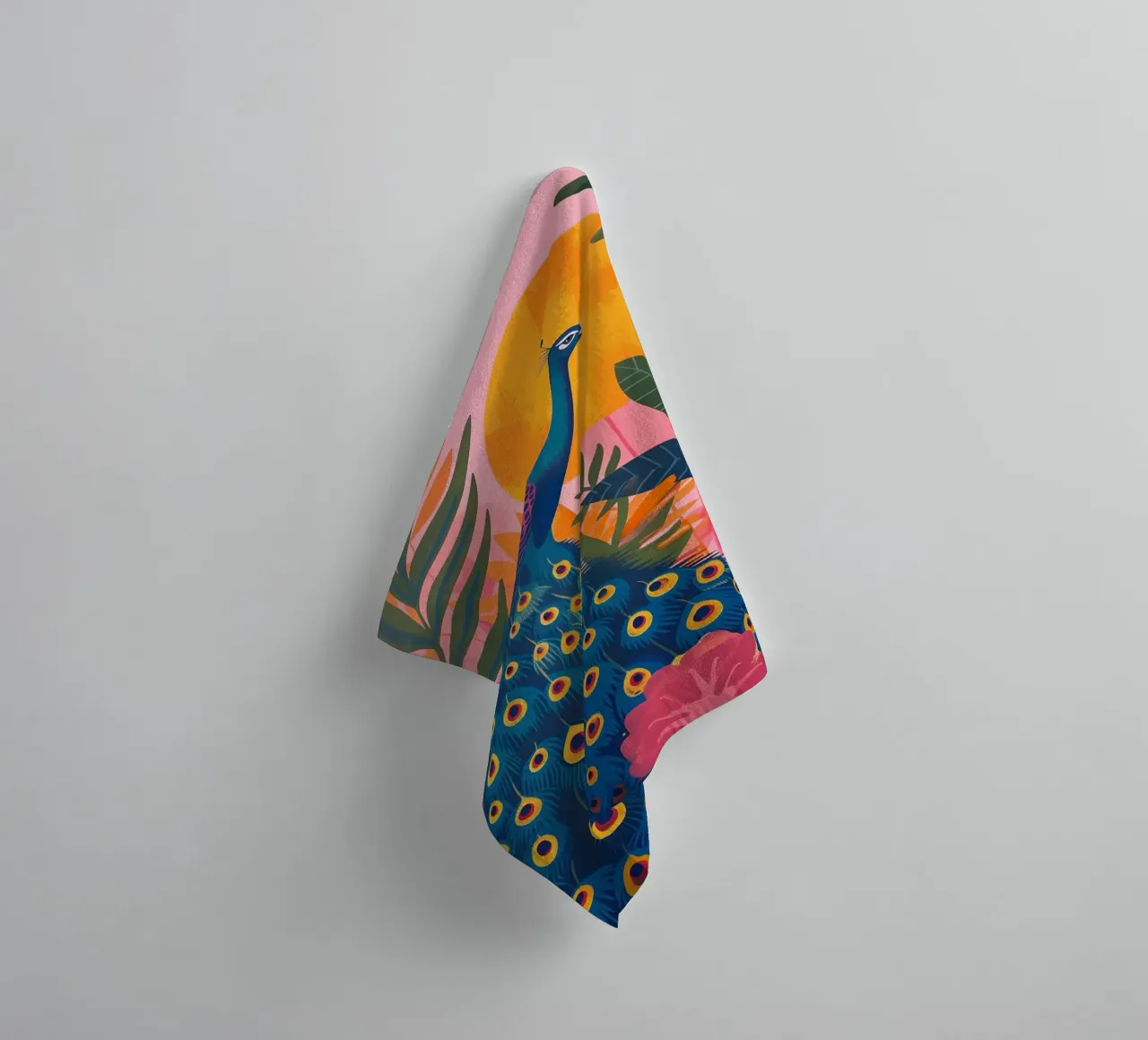 Boho Peacock Giungla tropicale illuminata dalla luna con palme rosa asciugamano da bagno da Gentle Echoes Art