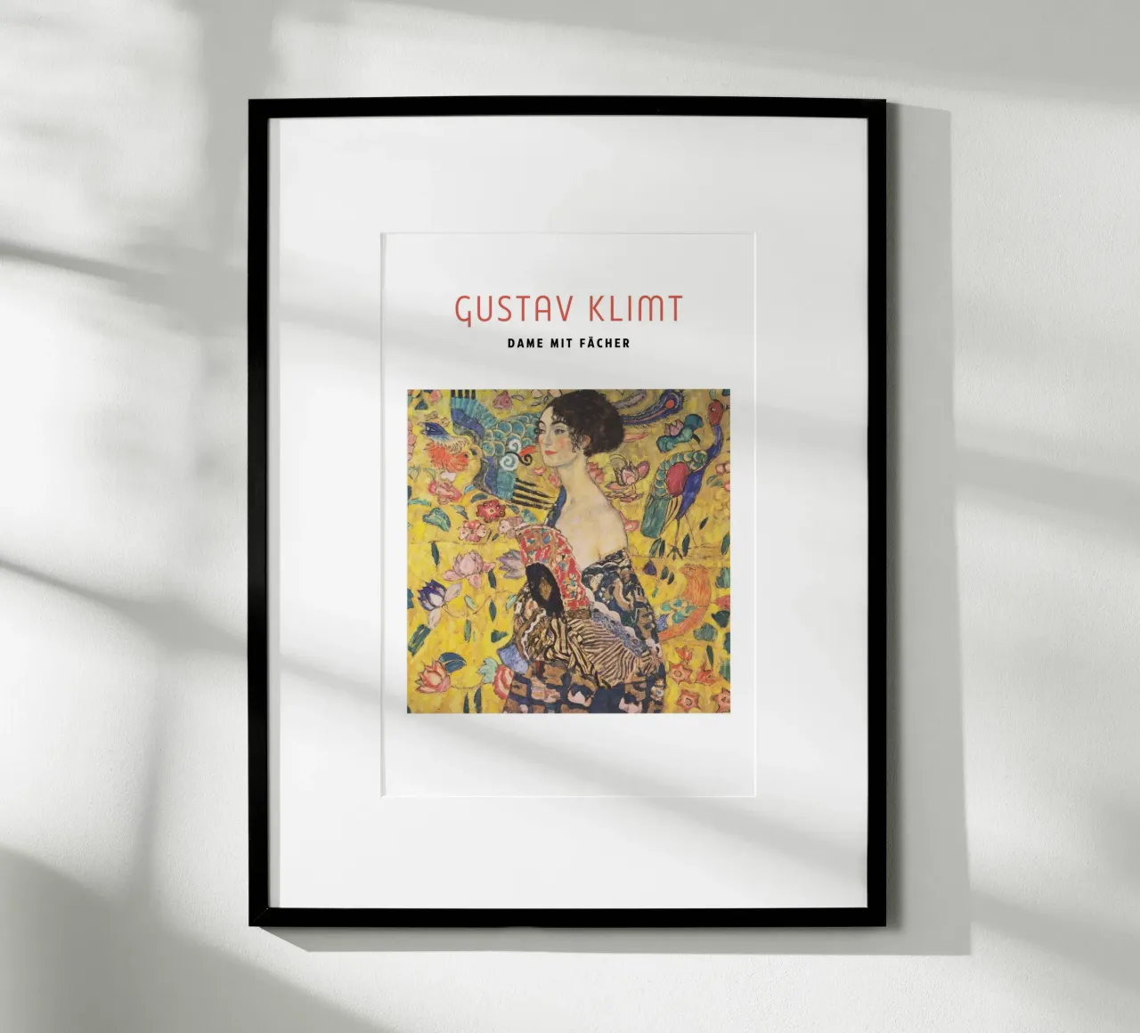Gustav Klimt - Dame mit Fächer poster con telaio in plastica da Second Canvas