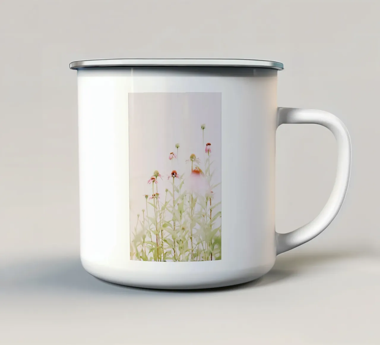 Fiori rosa pastello Echinacea tazza in smalto da Ingrid Beddoes