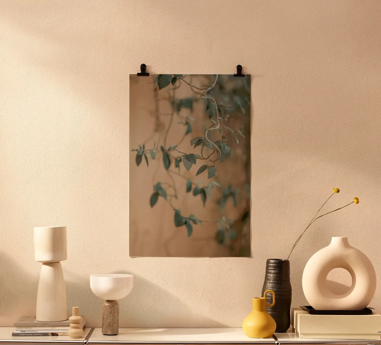 Moody Leaves - Hängende Blätter in Italien poster con telaio in plastica da Monika Strigel