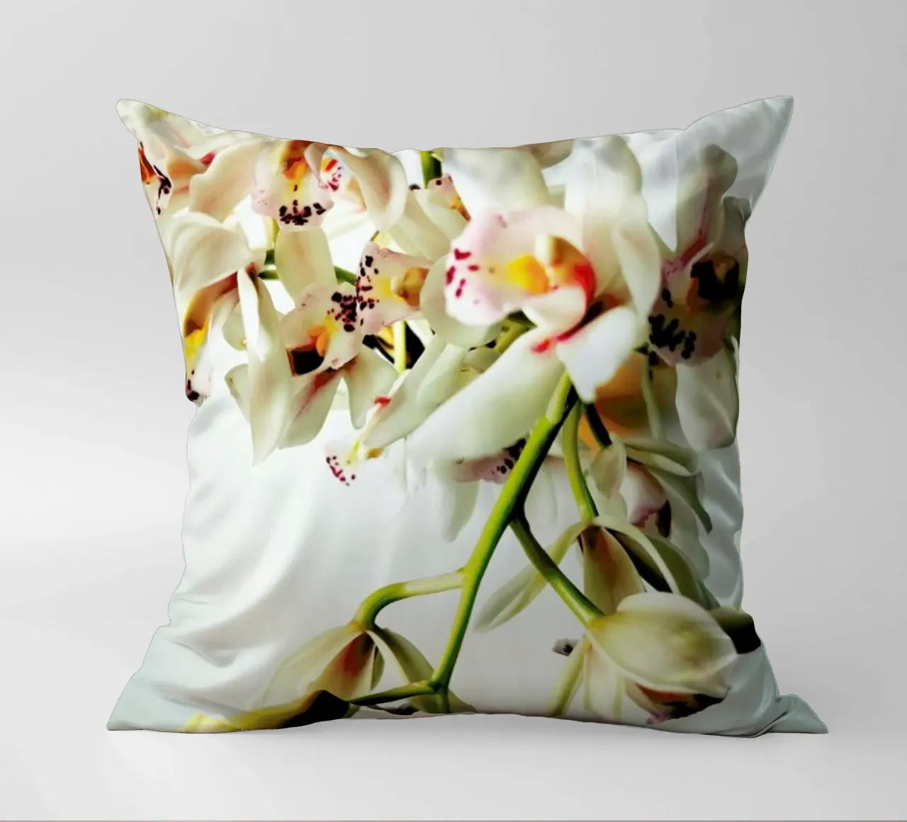Tiny Orchids kussen van Angelo Cerantola