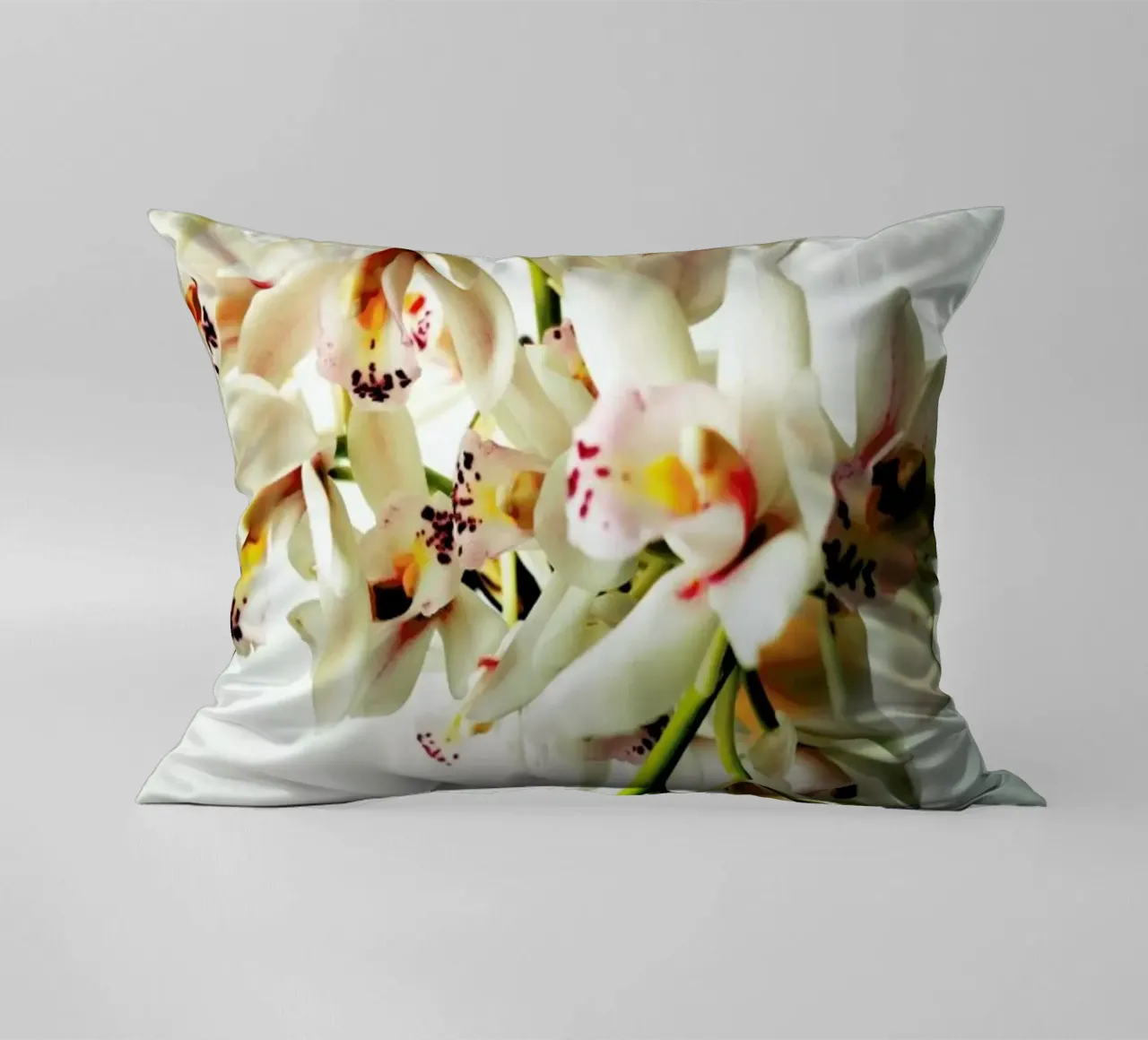 Tiny Orchids kussen van Angelo Cerantola