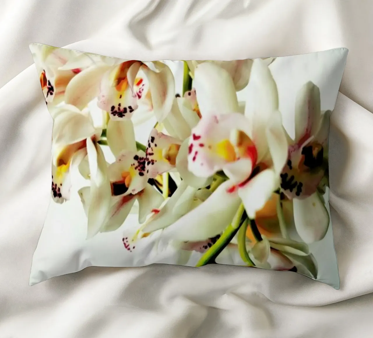 Tiny Orchids kussen van Angelo Cerantola