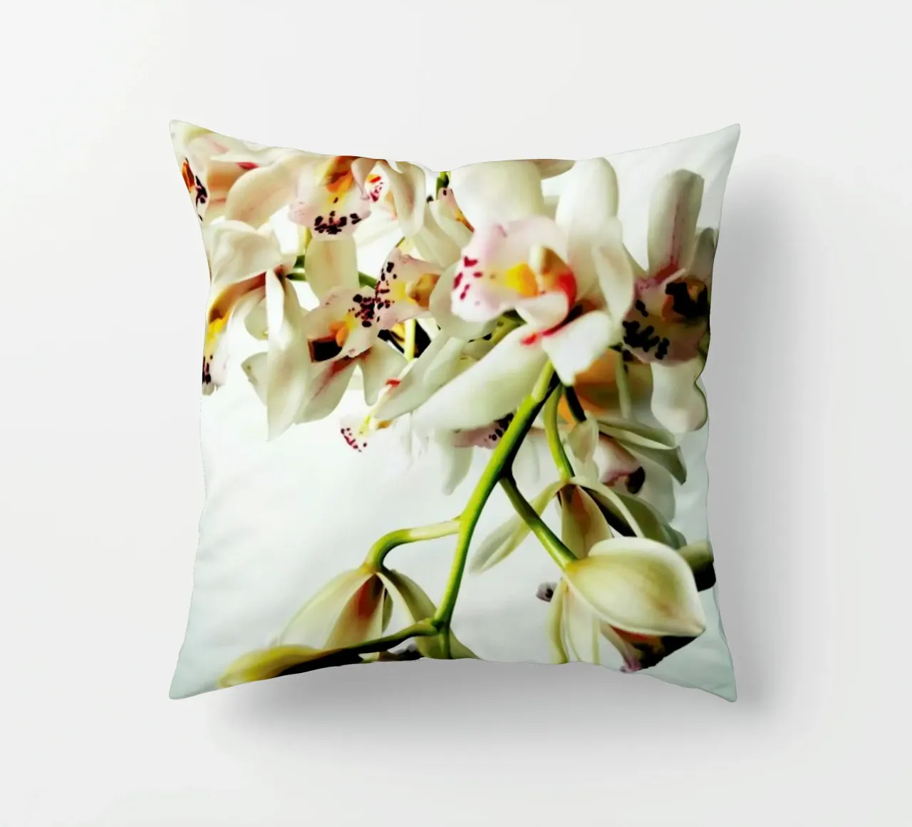 Tiny Orchids kussen van Angelo Cerantola