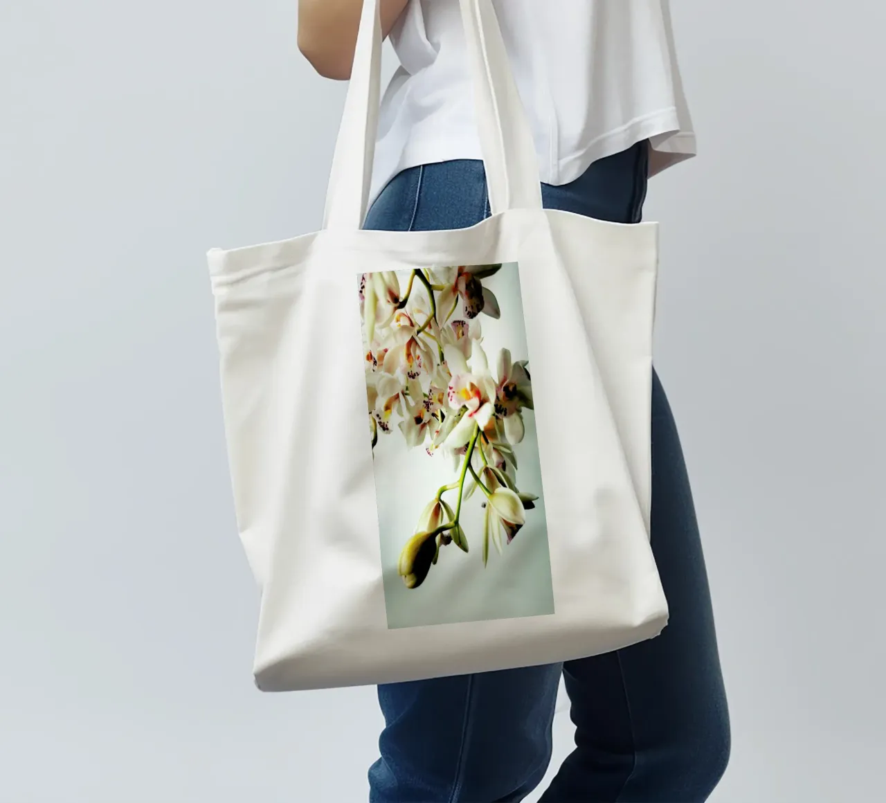 Tiny Orchids tote bag by Angelo Cerantola