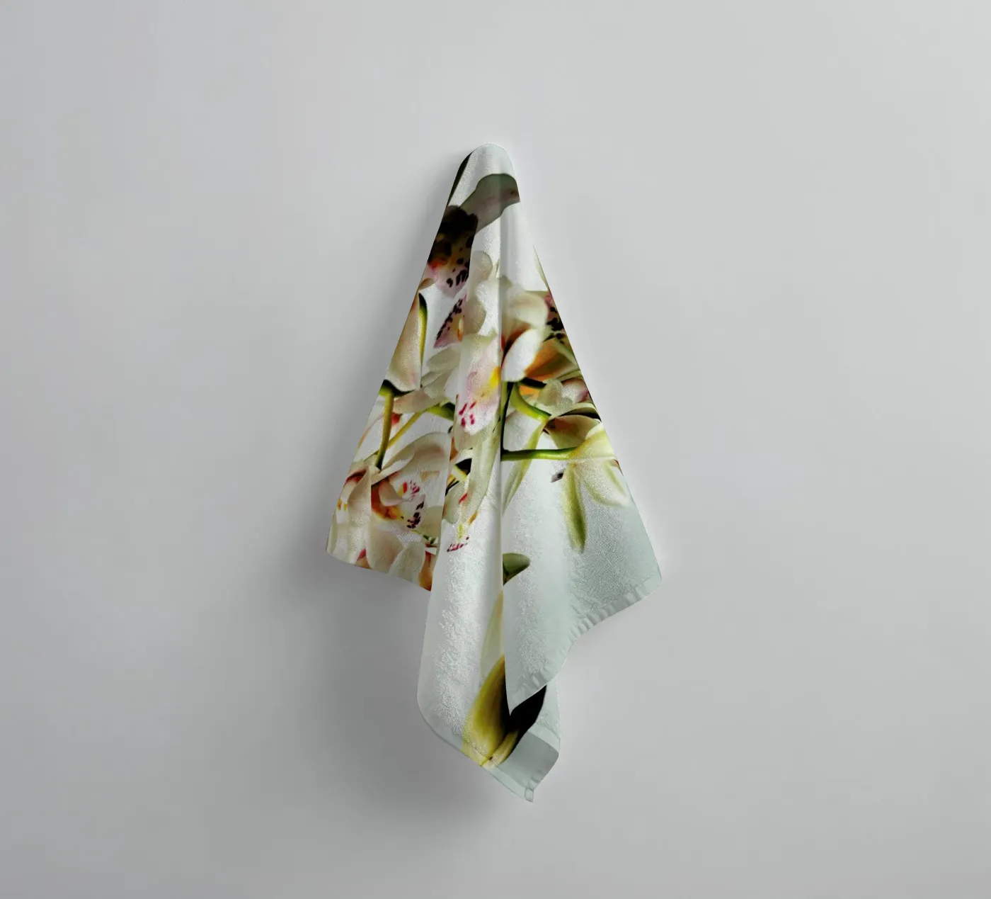 Tiny Orchids Handtuch von Angelo Cerantola