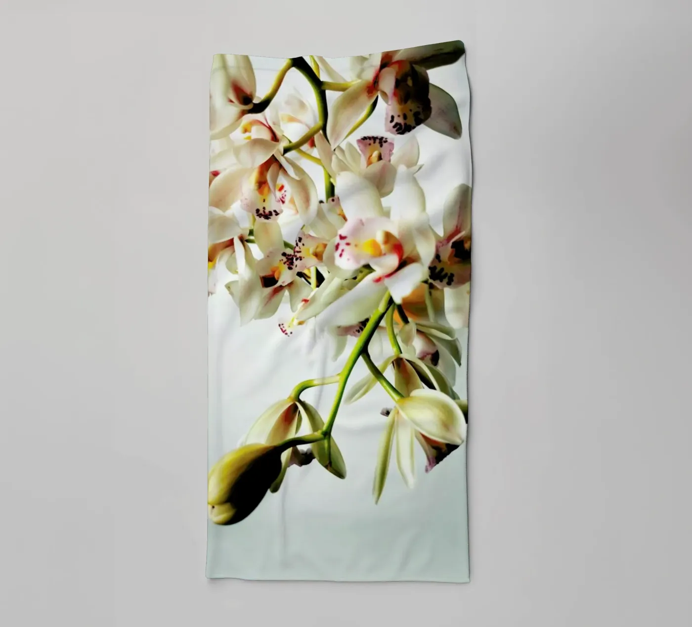 Tiny Orchids Handtuch von Angelo Cerantola