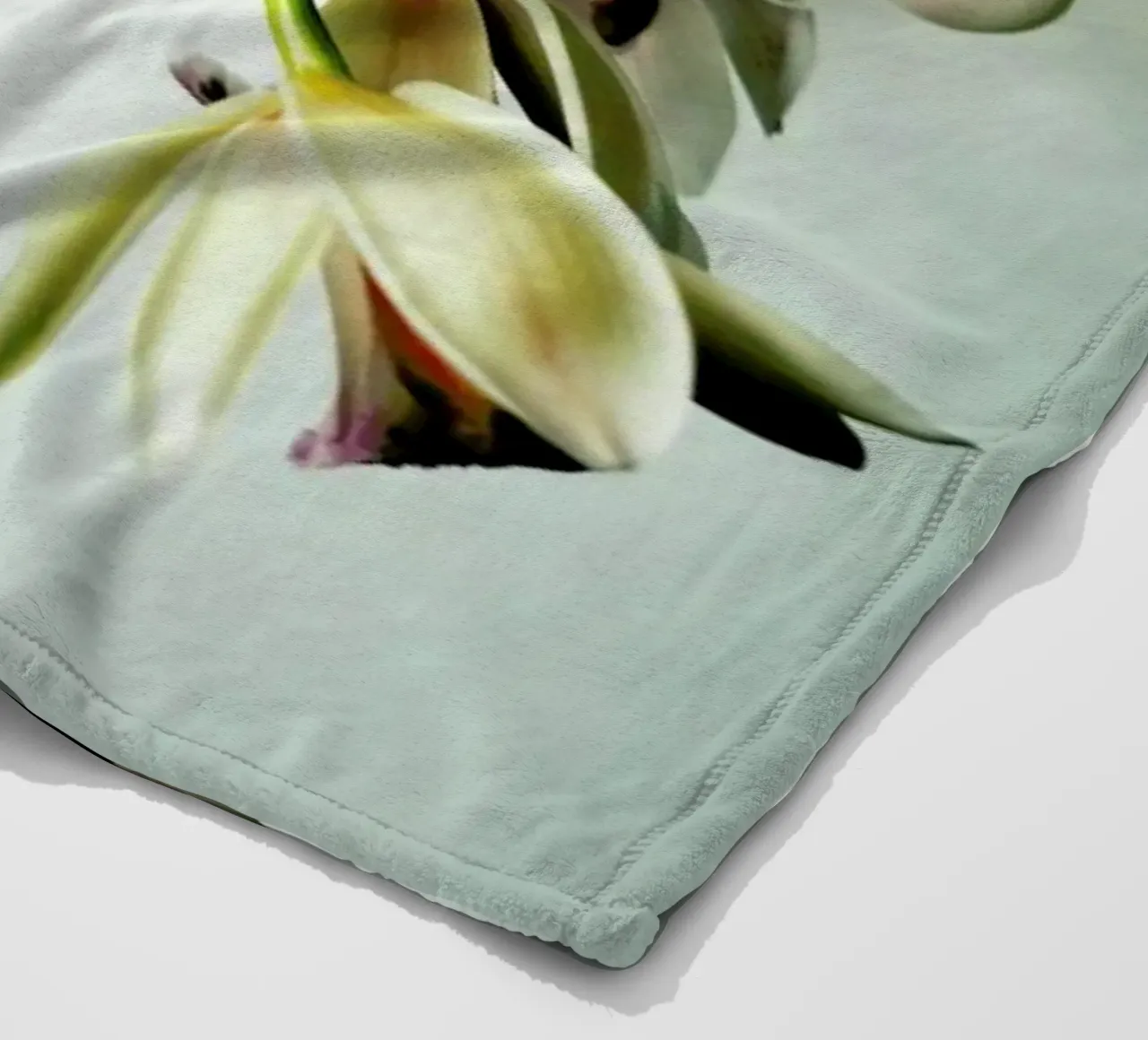 Tiny Orchids Fleecedecke von Angelo Cerantola