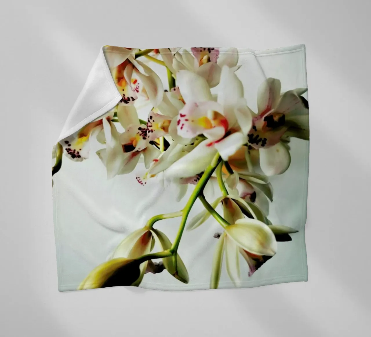 Tiny Orchids Fleecedecke von Angelo Cerantola