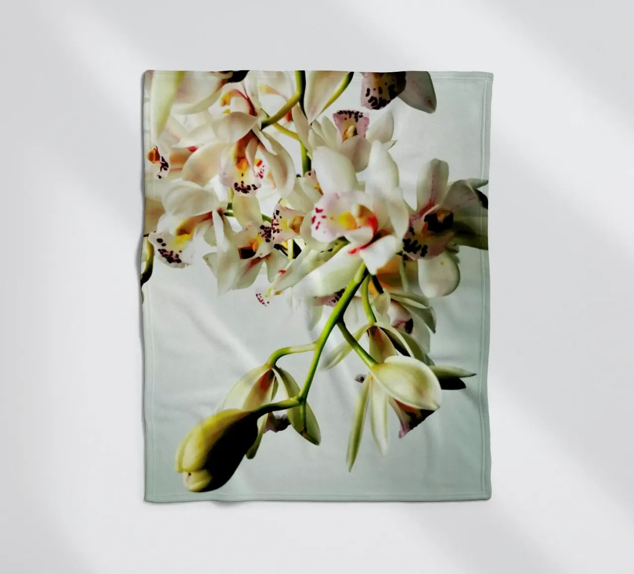 Tiny Orchids Fleecedecke von Angelo Cerantola