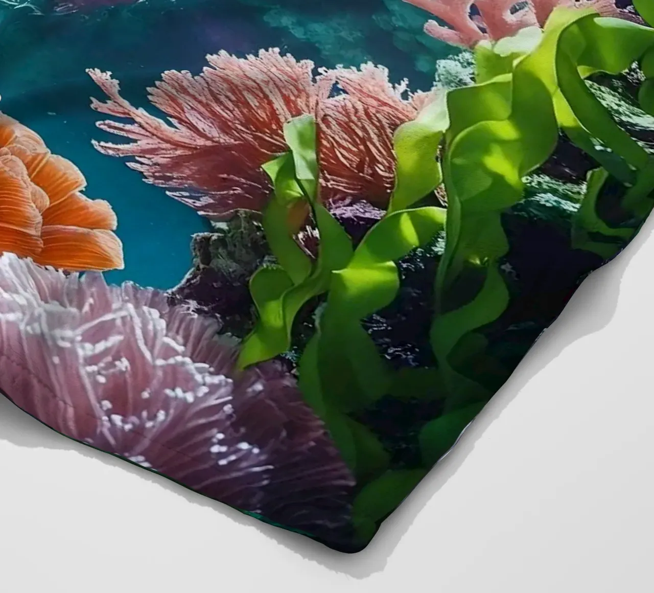 Foca maculata | Paesaggio onirico di una foca (1) coperta in pile da Trinkets NL Design Studio