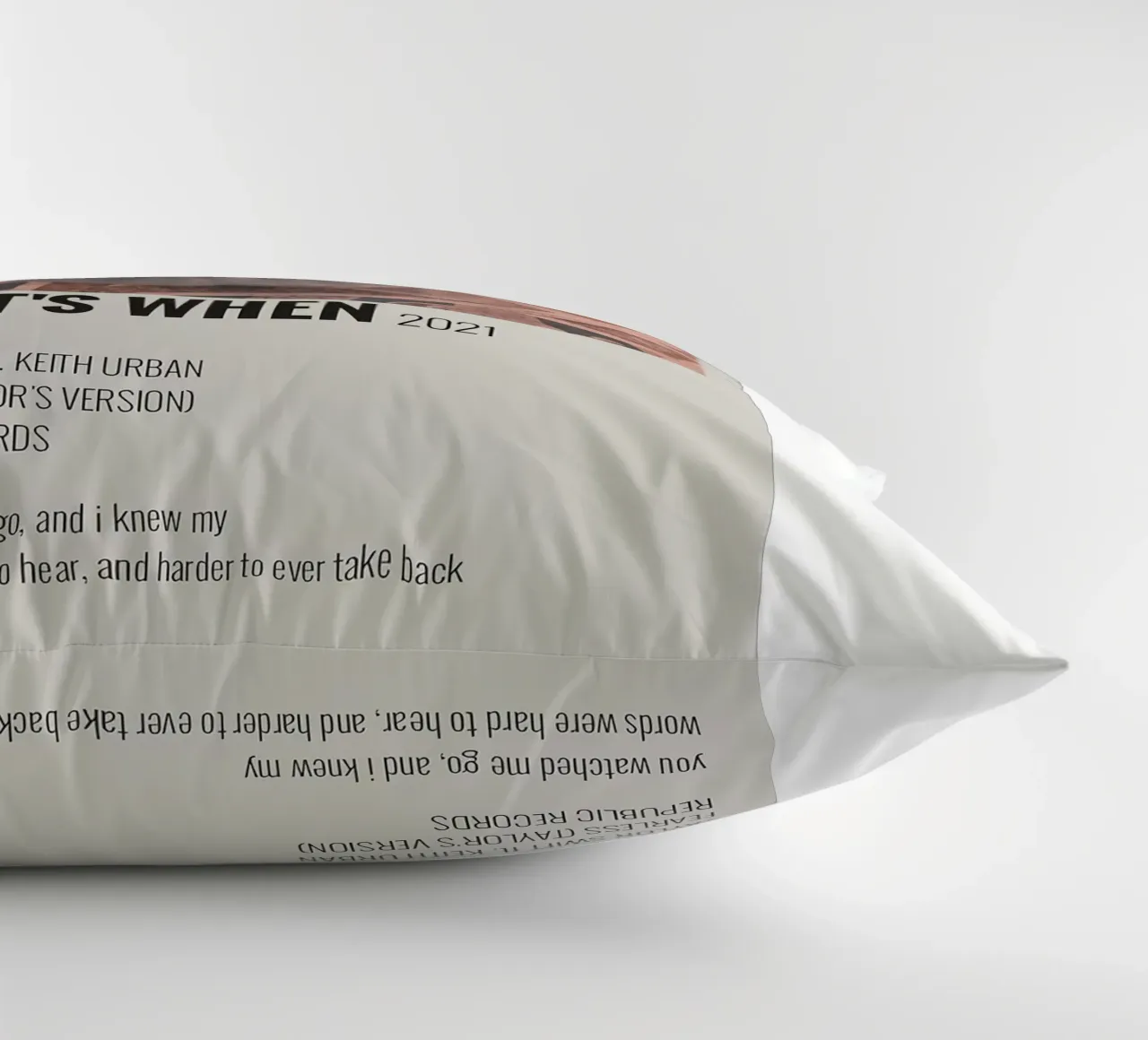 That's When 2021 - Taylor Swifts decorative cushion by HUMMERSONIC