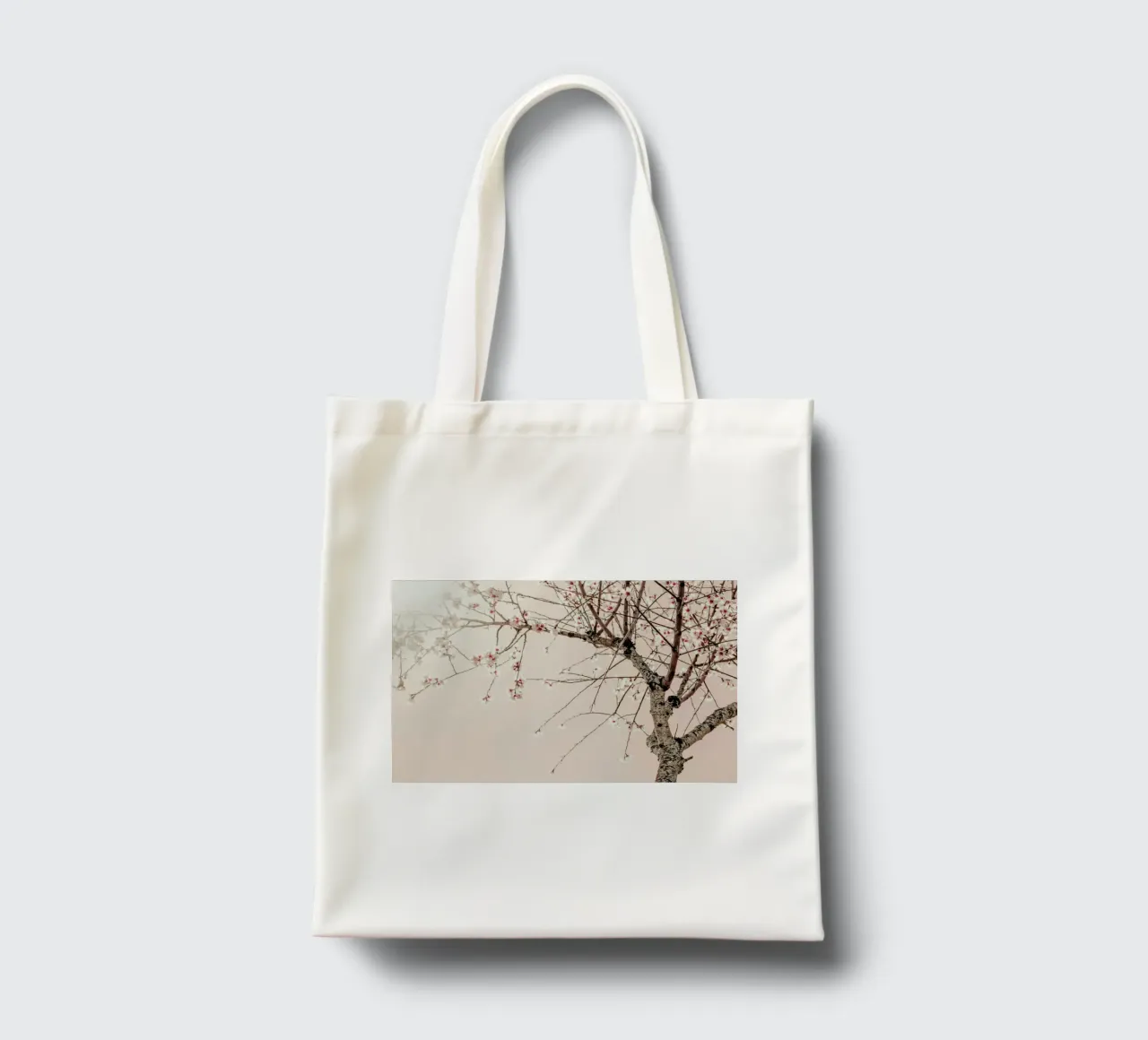 Albero Primavera in fiore borsa in juta da Ingrid Beddoes