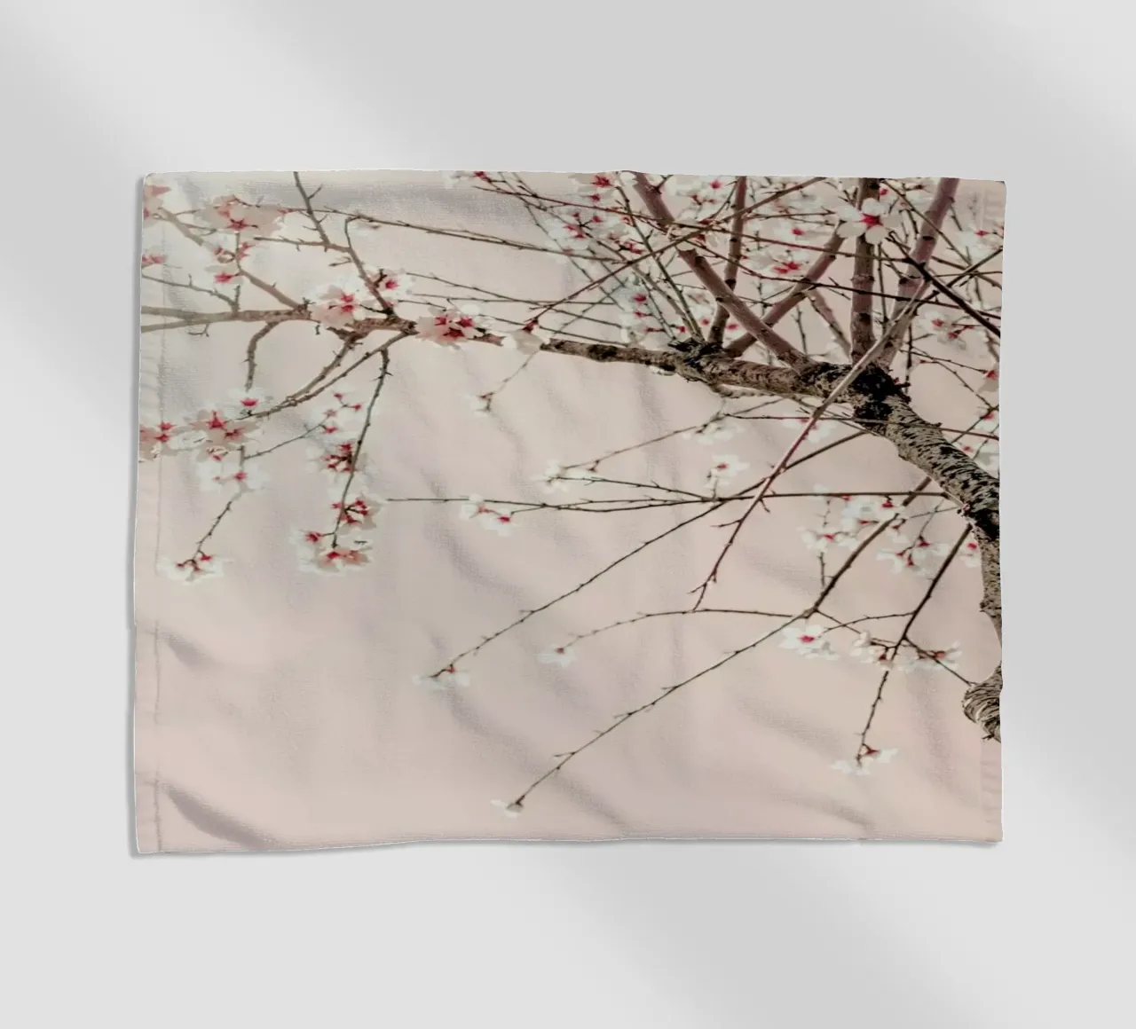 Albero Primavera in fiore telo mare da Ingrid Beddoes