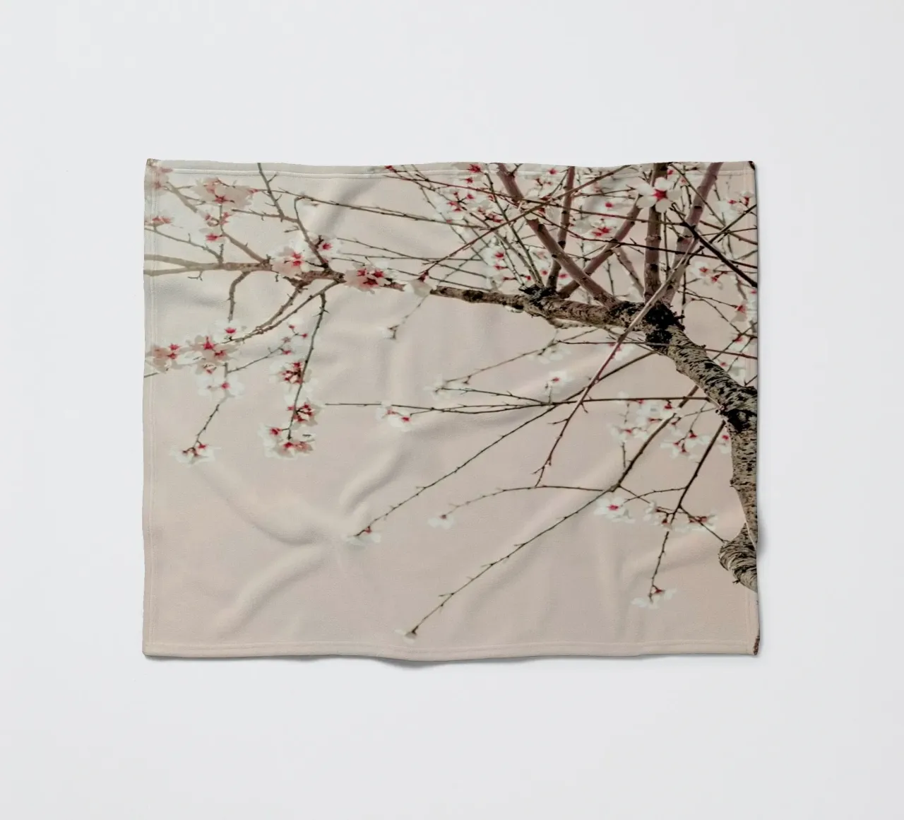 Albero Primavera in fiore coperta in pile da Ingrid Beddoes