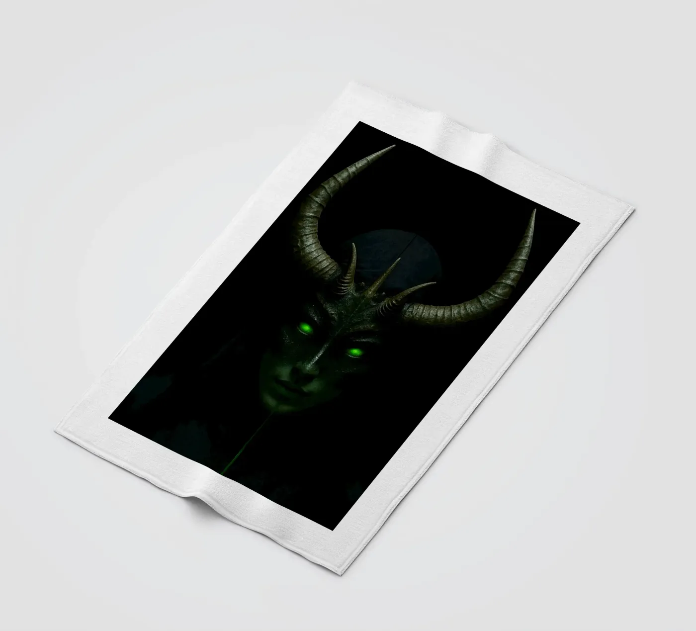 devil nun Fleecedecke von Rawghenee