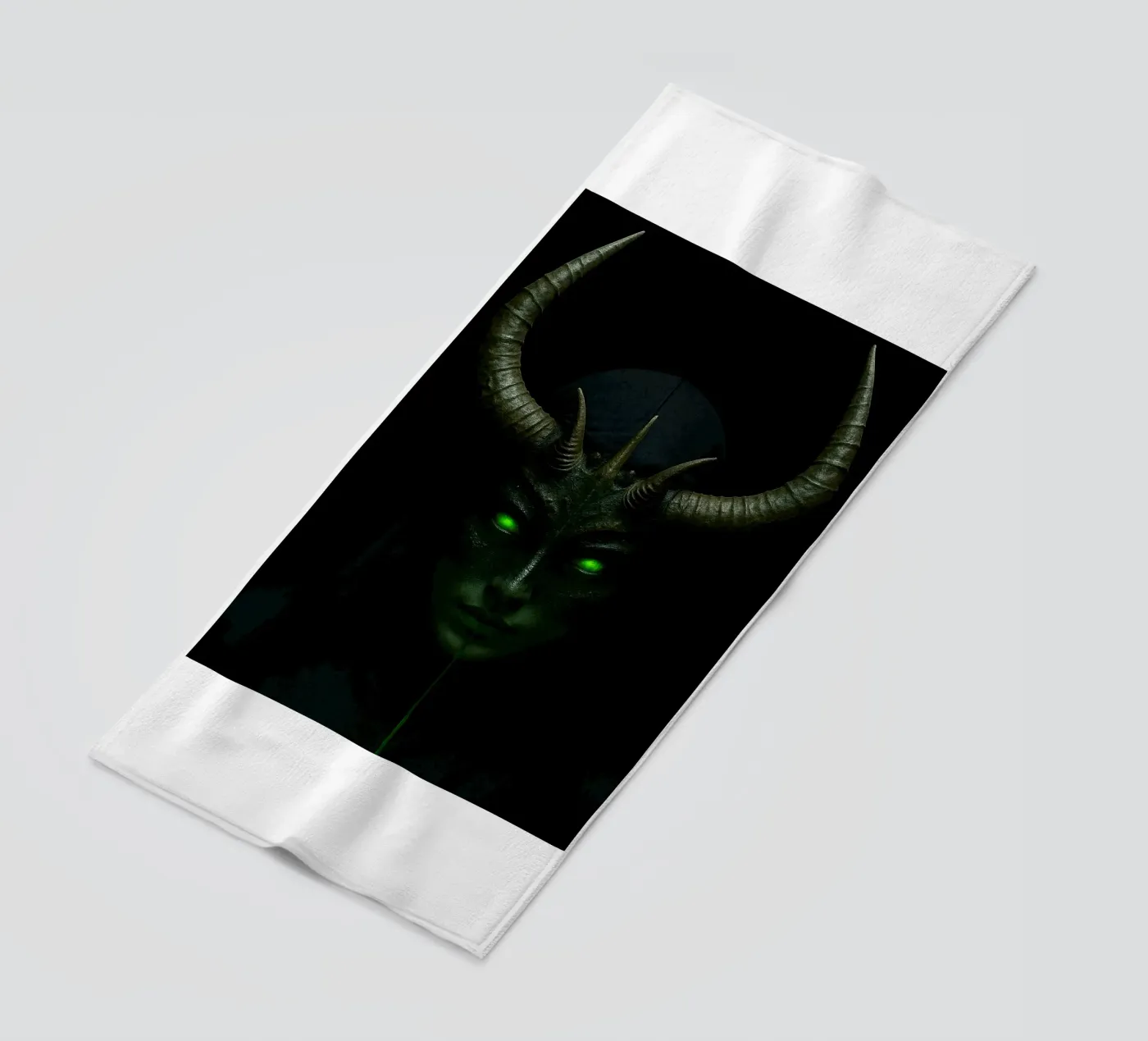 devil nun strandhanddoek van Rawghenee