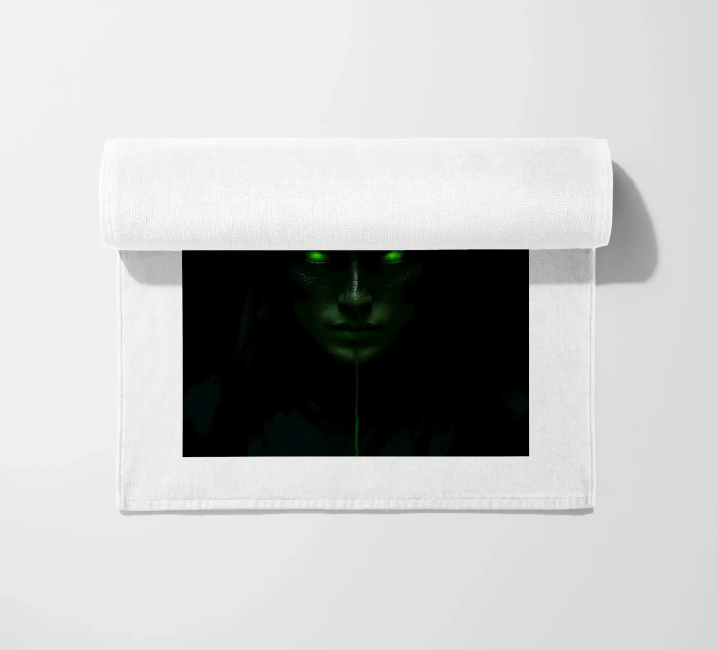 devil nun strandhanddoek van Rawghenee