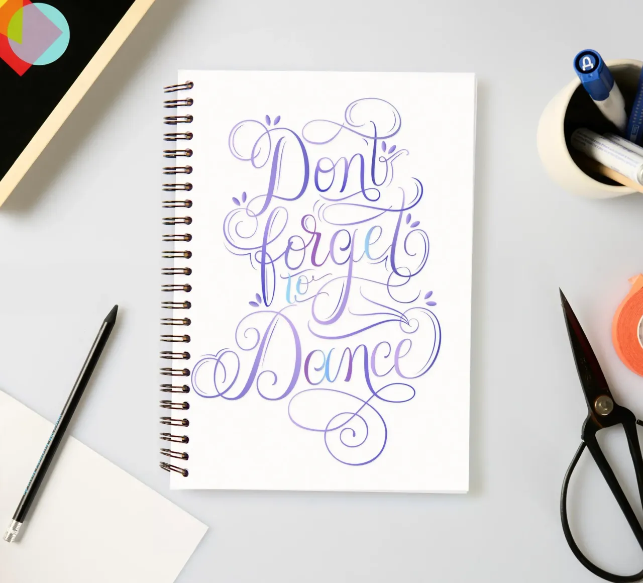 N'oublie pas de danser. Profite de chaque instant et danse. carnet à spirale de CalliLetters