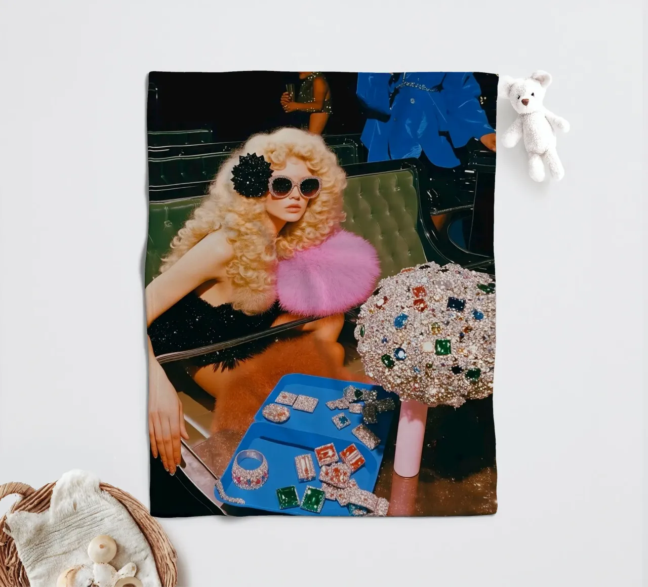 Glam and powerful woman coperta in pile da heaventrain