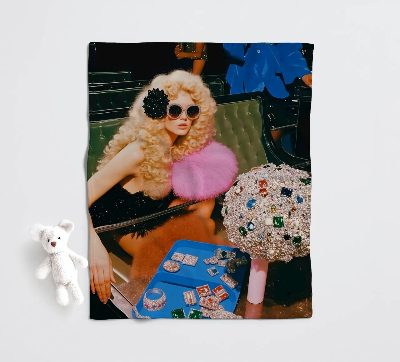 Glam and powerful woman coperta in pile da heaventrain