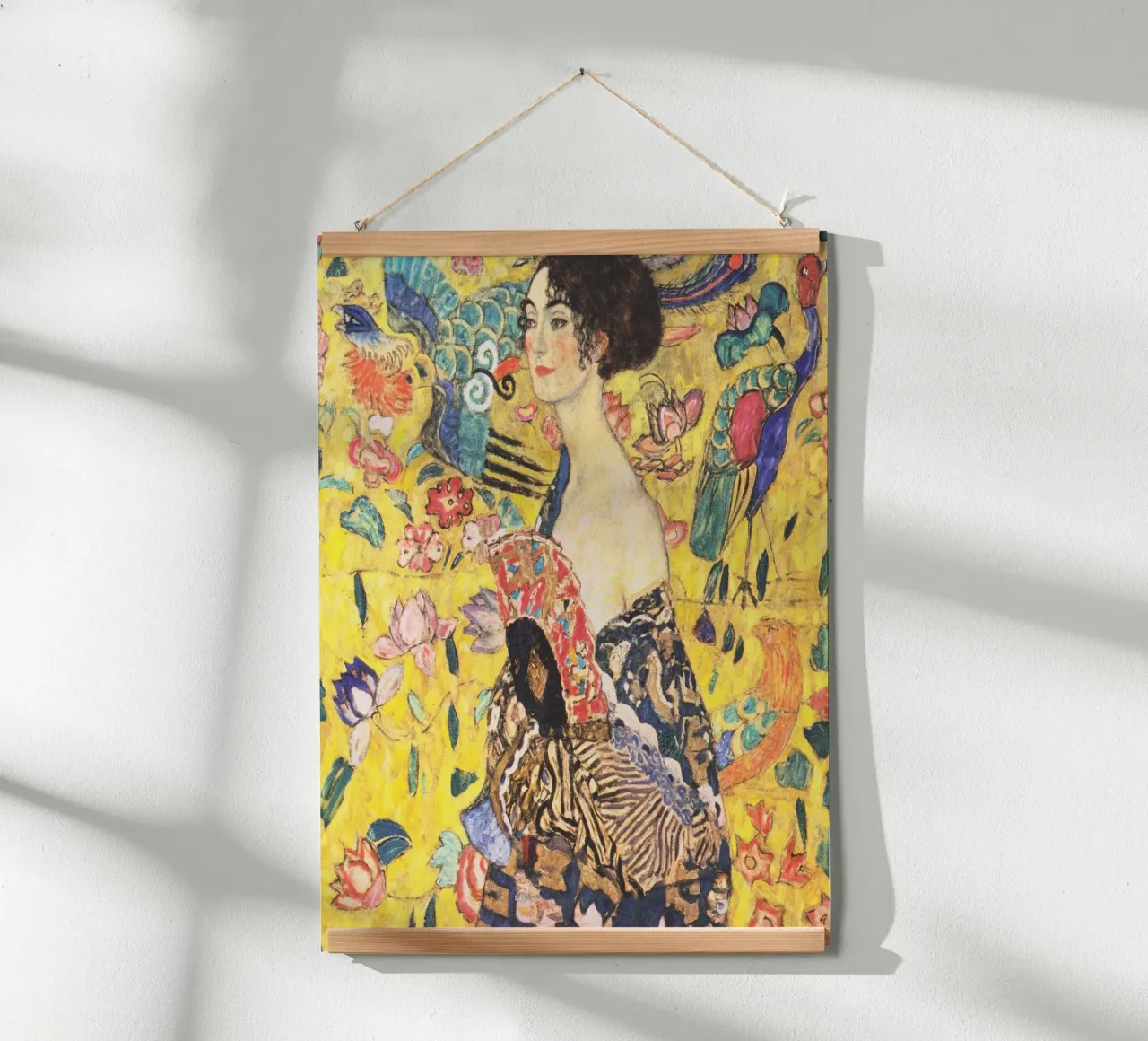 Dame mit Fächer (Signora con ventaglio) di Gustav Klimt poster con telaio in legno da Gustav Klimt ART Prints