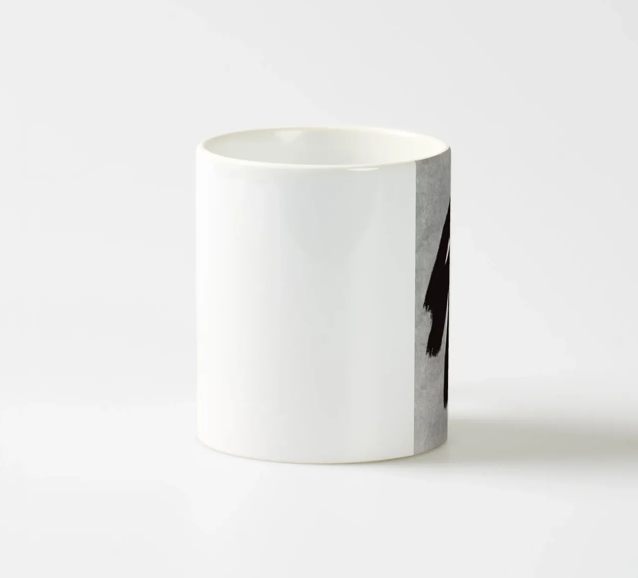 Nero astratto in grassetto 07 tazza in ceramica da Little Dean