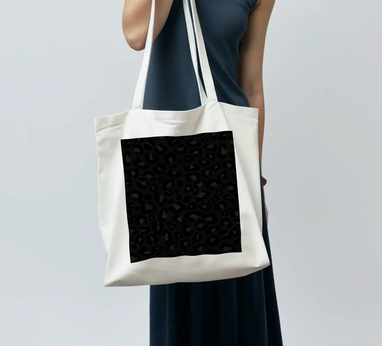 Leopard Print 2.0 Black borsa in juta da SilverPegasus