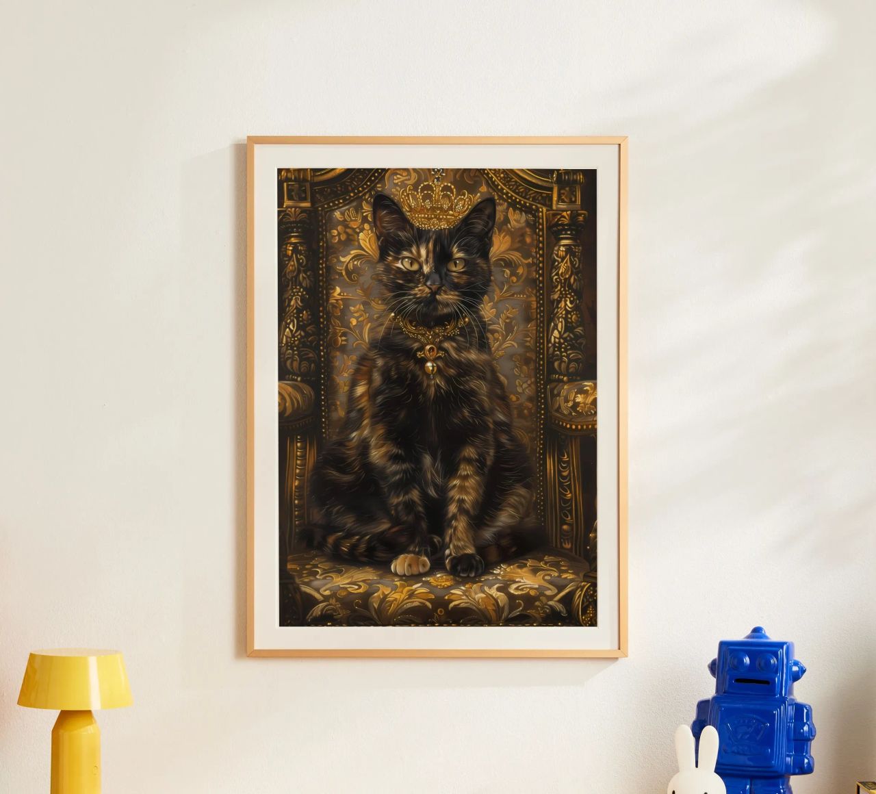 Katze Krone verzierten Stuhl Schmuck Goldakzente königlichen floral pat Poster von Ashish Kashyap