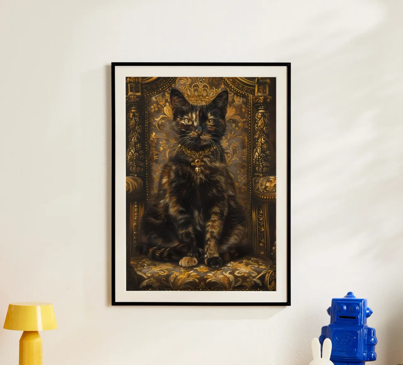 gatto corona ornato sedia gioielli accenti d'oro regale floreale pat poster con telaio in plastica da Ashish Kashyap
